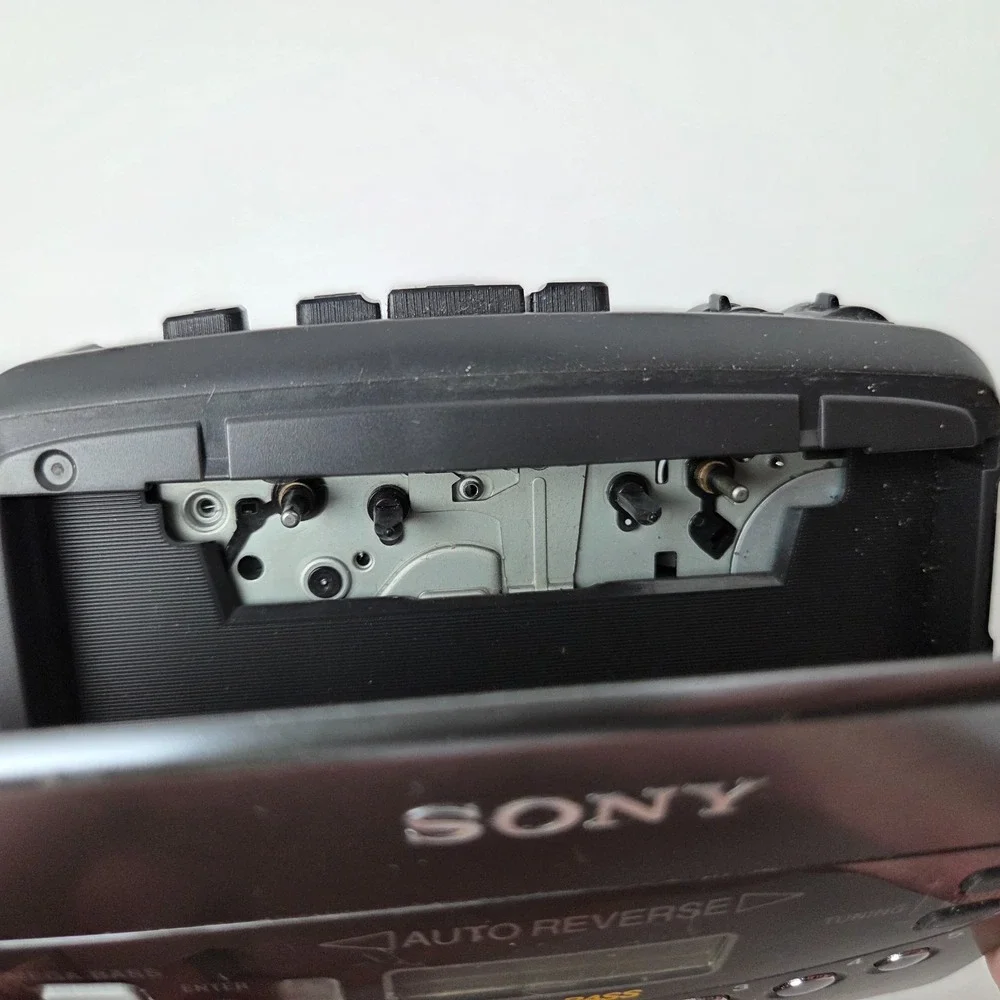 Sony Walkman WM-FX423 FM/AM Radio Cassette Player  - GRAY - For Parts/Repair
